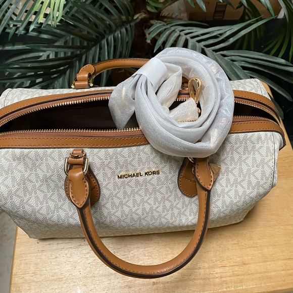 NWT Michael Kors Grayson Vanilla Satchel Tote - Picture 7 of 8